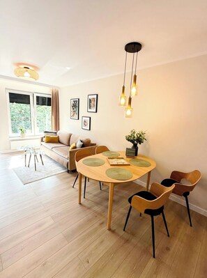 Soundproofing, free WiFi