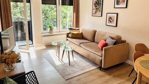 Apartment, Balcony, City View | Soundproofing, WiFi (free)