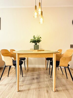 Ruokailu omassa huoneessa