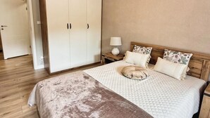 Soundproofing, WiFi (free)
