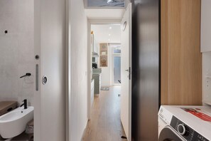 Dusche, Haartrockner, Handtücher