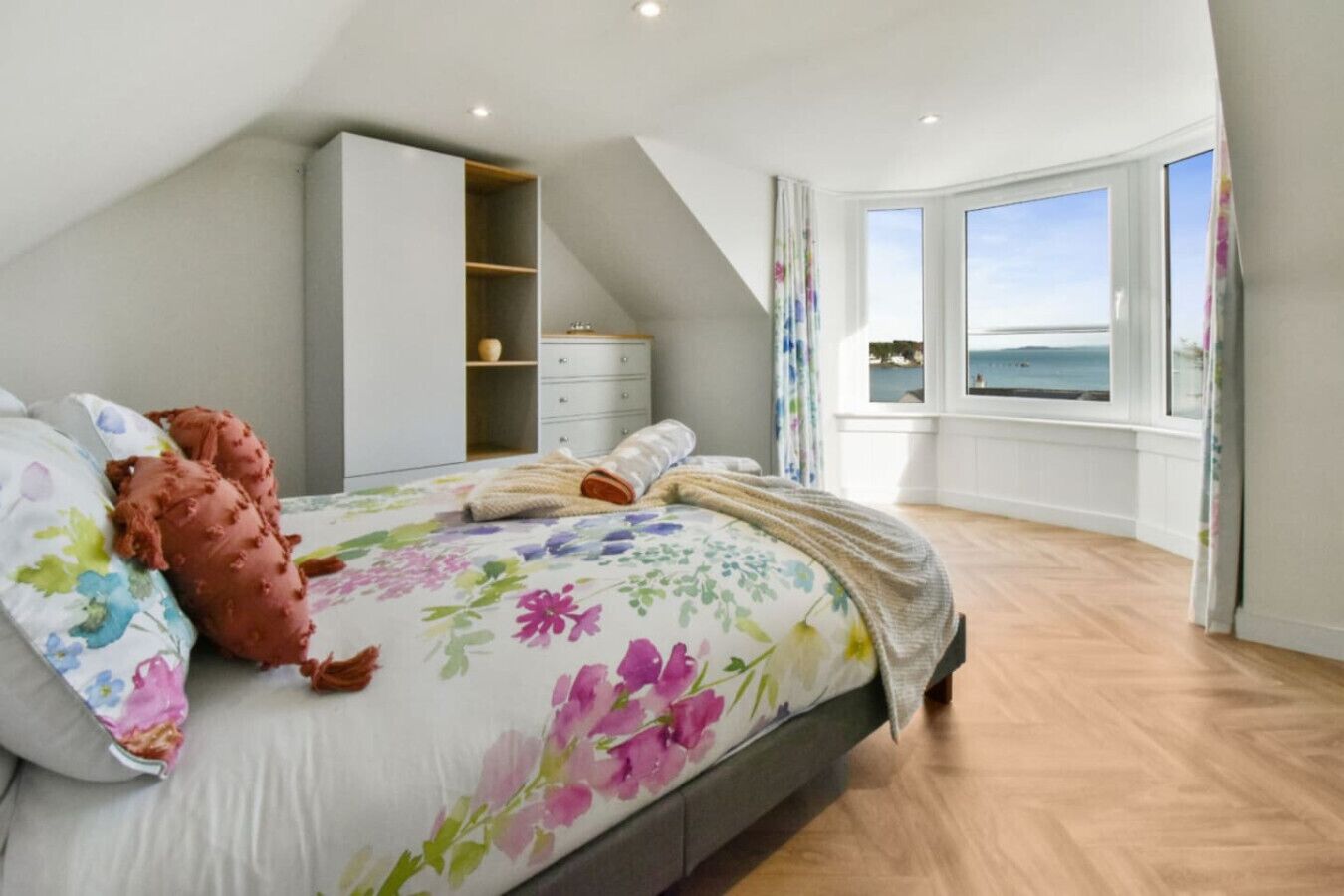 3 bedrooms, desk, iron/ironing board, WiFi