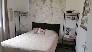 1 bedroom, bed sheets