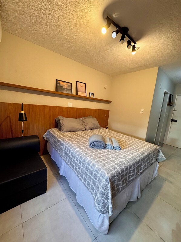 1 habitación, tabla de planchar con plancha, wifi y ropa de cama 