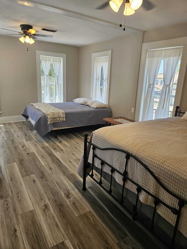 5 soverom, strykejern/-brett, wi-fi og sengetøy