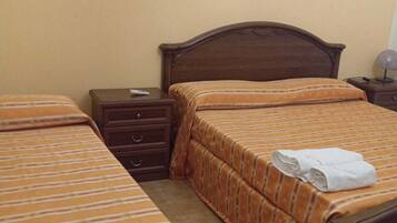 4 bedrooms, bed sheets