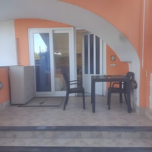 Dining - Apartment '1 Vista Parziale Mare' with Shared Garden, Wi-Fi and Air Conditioning (Ischia)