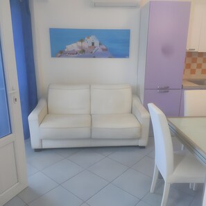 TV - Apartment '1 Vista Parziale Mare' with Shared Garden, Wi-Fi and Air Conditioning (Ischia)