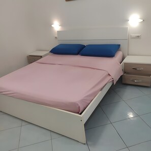 2 bedrooms, WiFi, bed sheets - Apartment '3 Vista Giardino' with Shared Garden, Wi-Fi and Air Conditioning (Ischia)