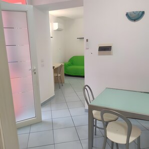 Interior - Apartment '3 Vista Giardino' with Shared Garden, Wi-Fi and Air Conditioning (Ischia)