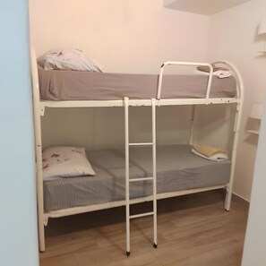 2 bedrooms, WiFi, bed sheets