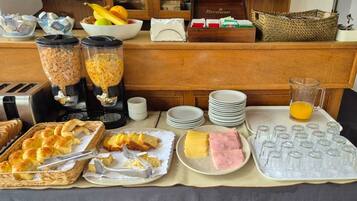 Esmorzar diari complet gratuït