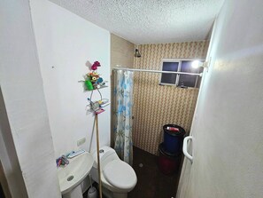 Apartment, 3 Bedrooms, Accessible, Smoking | Bathroom