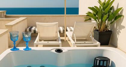 P4T BY THE SEA WITH JACUZZI - TERRACE AND SEA VIEW- 20MT FROM THE BEACH