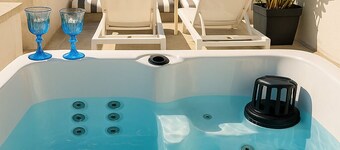 P4T BY THE SEA WITH JACUZZI - TERRACE AND SEA VIEW- 20MT FROM THE BEACH