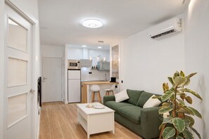 TV - Vacation 'Silent Beach Las Canteras' with Wi-Fi and Air Conditioning (Las Palmas de Gran Canaria)