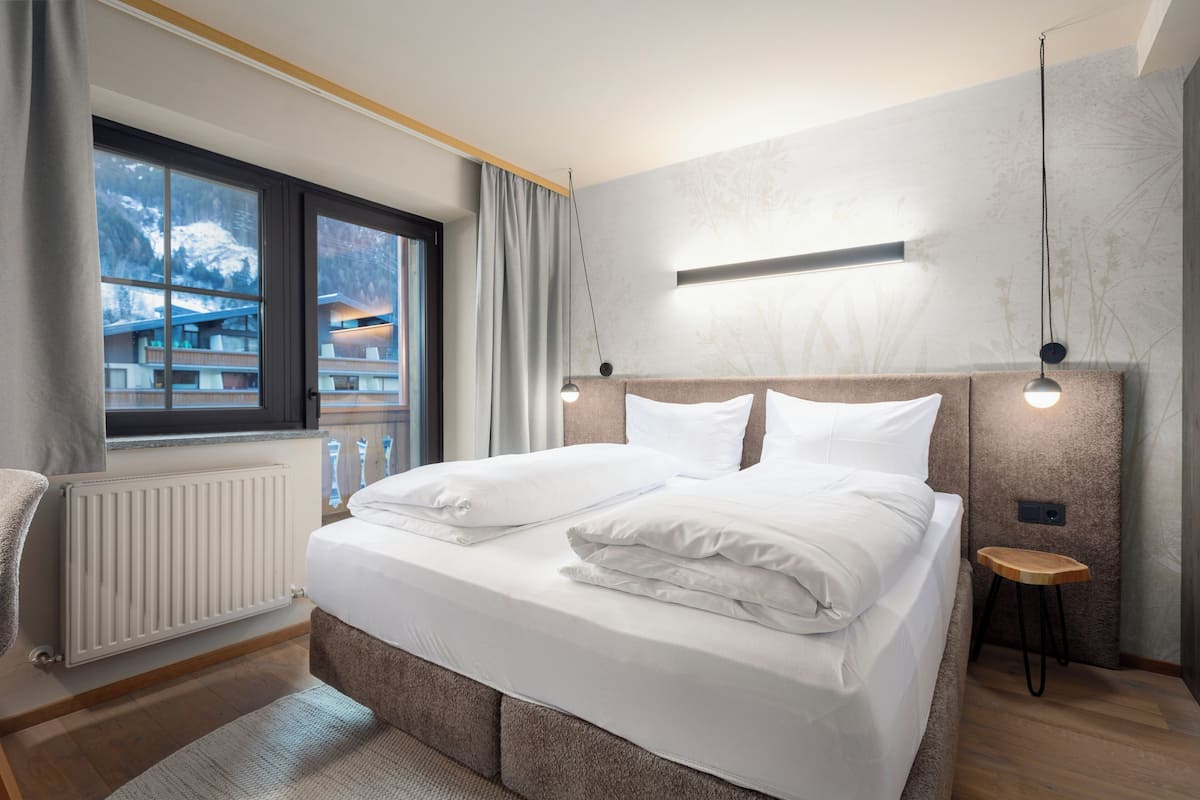 VÀrdeförvaringsskÄp pÄ rummet, barnsÀngar, gratis wi-fi och sÀngklÀder