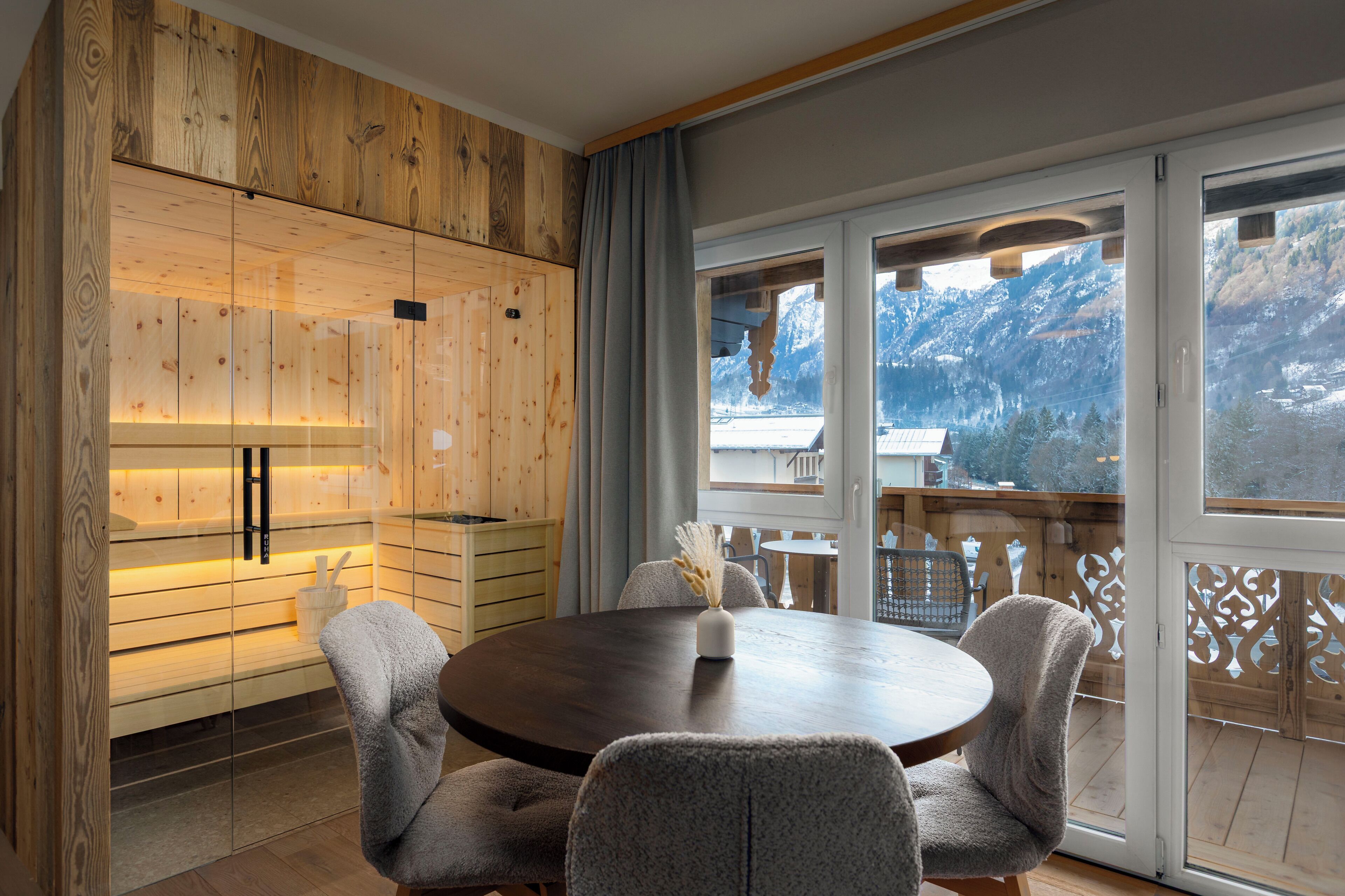 Juniorsuite bis zu 4 Personen mit Sauna | In-room safe, cribs/infant beds, free WiFi, bed sheets