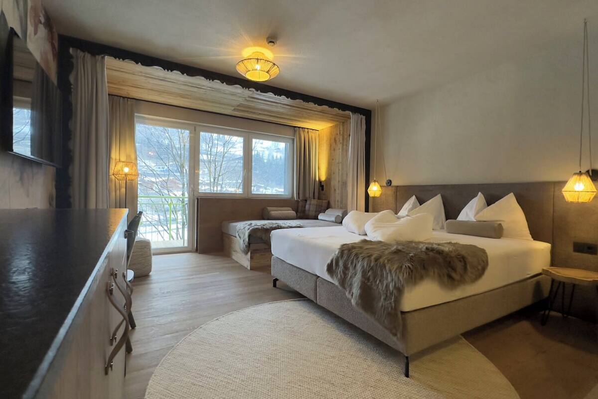 Doppelzimmer mit Balkon 2 pax | In-room safe, cribs/infant beds, free WiFi