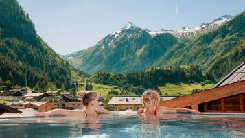 Piscina coperta, piscina all'aperto