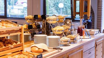 Termasuk sarapan bufet setiap hari