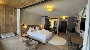 Doppelzimmer mit Schlafsofa | Baño | Regadera, secadora de cabello, toallas