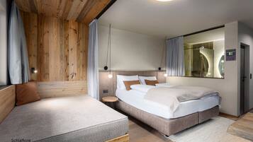 In-room safe, free WiFi, bed sheets
