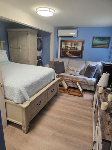 Charming studio in tranquil Falmouth with AC