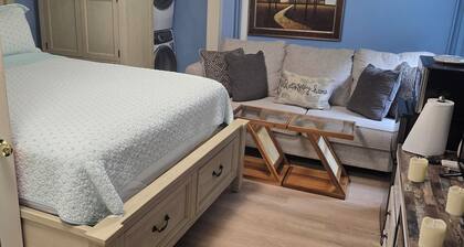 Charming studio in tranquil Falmouth with AC