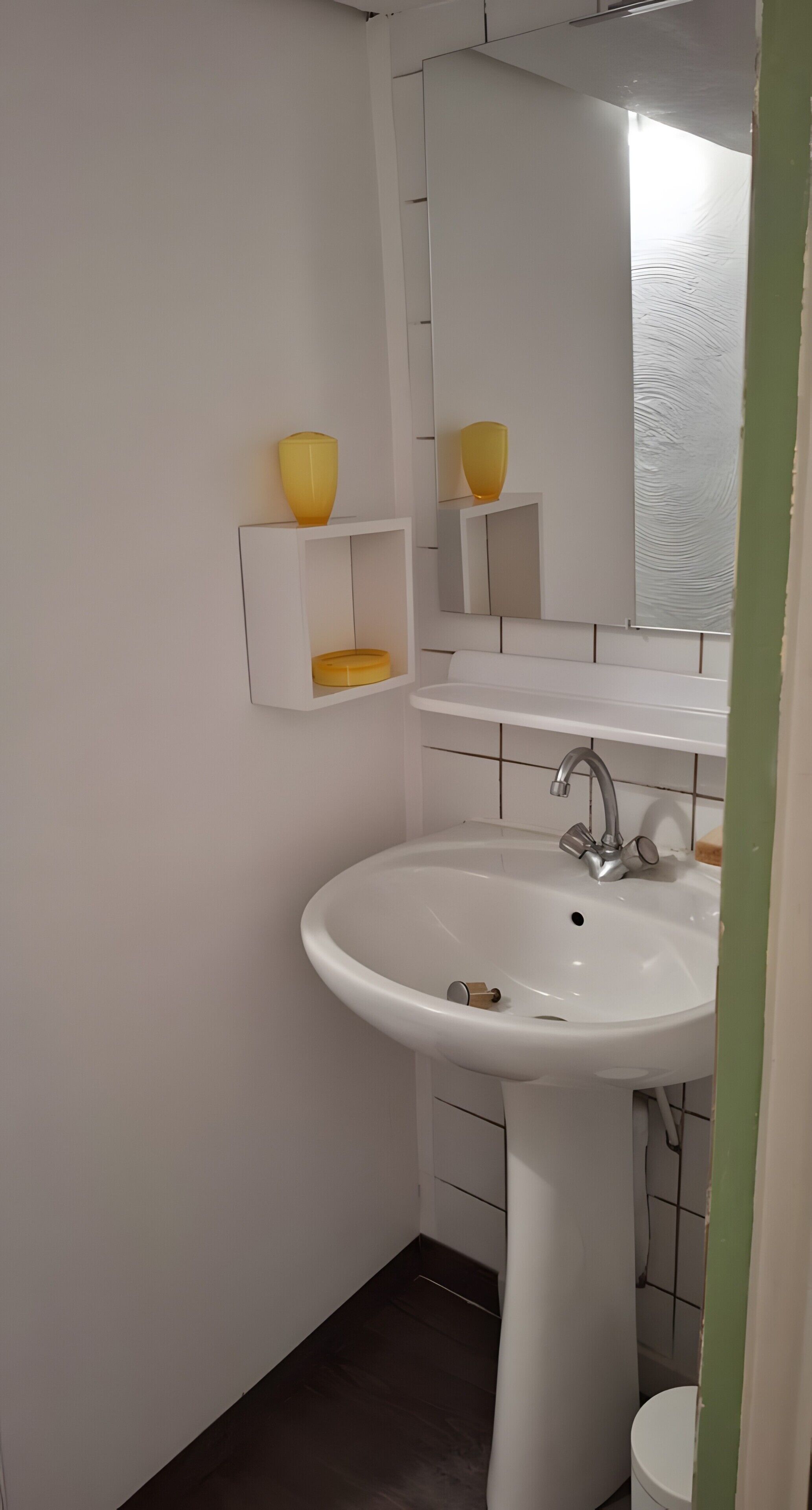 Suihku, hiustenkuivaaja, pyyhkeet