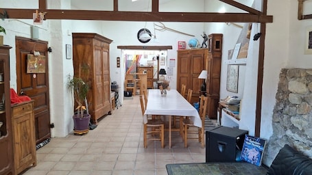 Dining. 'Tournesol' Room with Mountain View, Shared Terrace and Wi-Fi