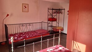 1 habitación, tabla de planchar con plancha, wifi y ropa de cama 