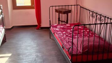 1 chambre, fer et planche Ă repasser, Wi-Fi, draps fournis