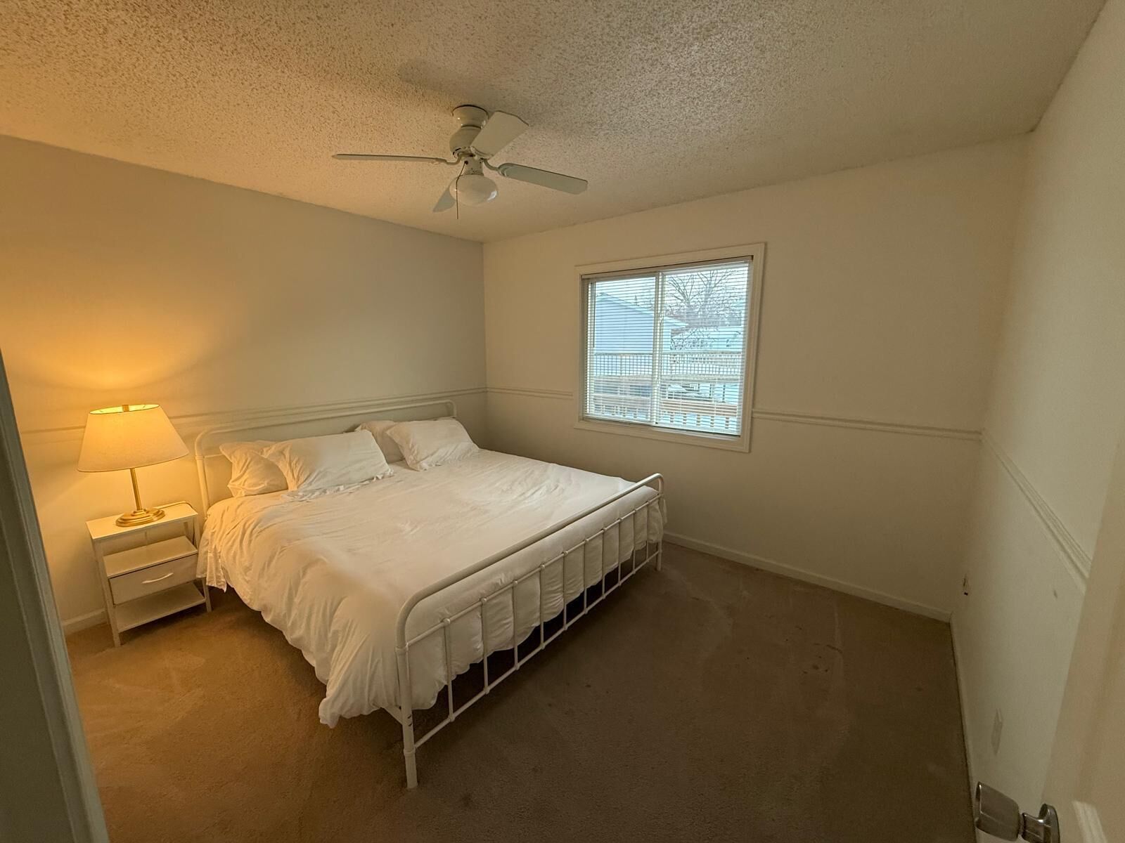 5 chambres, fer et planche à repasser, Wi-Fi, draps fournis