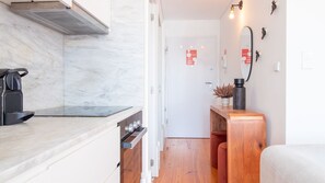 Fridge, microwave, oven, stovetop - Stylish & Sunny 2BR near Heroísmo by LovelyStay (Porto)