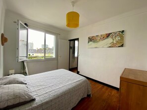 1 bedroom, bed sheets