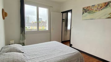 1 bedroom, bed sheets