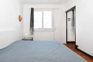 1 bedroom, bed sheets