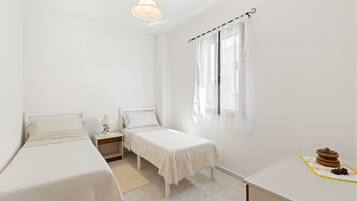 3 Schlafzimmer, Bügeleisen/Bügelbrett, Bettwäsche