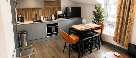 Fridge, microwave, oven, stovetop