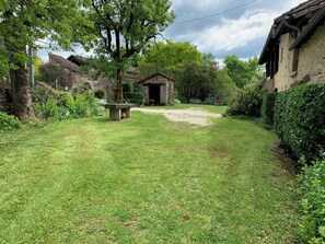 المنطقة المحيطة بالمنشأة