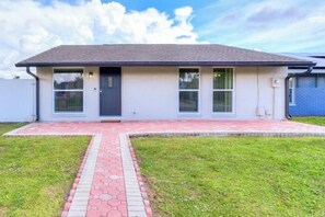 Exterior - Cozy Tampa Retreat – Close to Everything (Tampa)