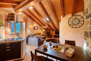Interior - Apartment 'Anita - Issime Valle D'aosta' with Balcony (Issime)