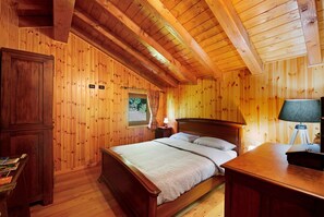 2 bedrooms, iron/ironing board, bed sheets