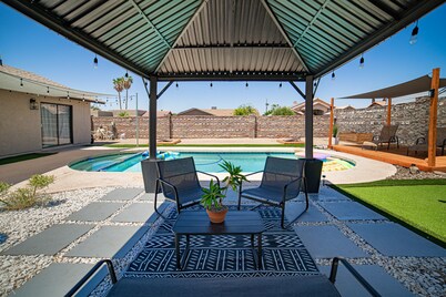 River Fun Awaits! Pool, Putting Green, Arcade & More – Sleeps 8!