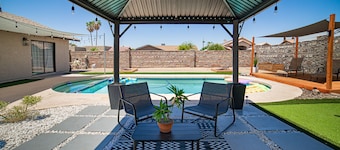 River Fun Awaits! Pool, Putting Green, Arcade & More – Sleeps 8!