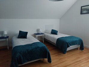 4 bedrooms, WiFi, bed sheets