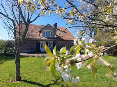 Gîte Un Détour Par Thiénans. Family gîte in the Ognon valley.