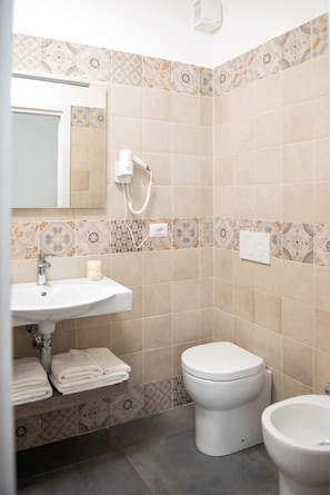 Comfort Double Room | Bathroom | Shower, hair dryer, towels, soap