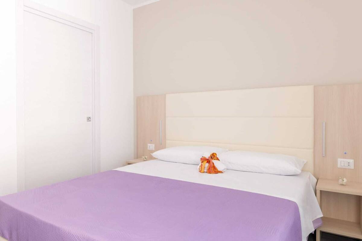 Comfort Double Room | In-room safe, blackout drapes, WiFi (free)